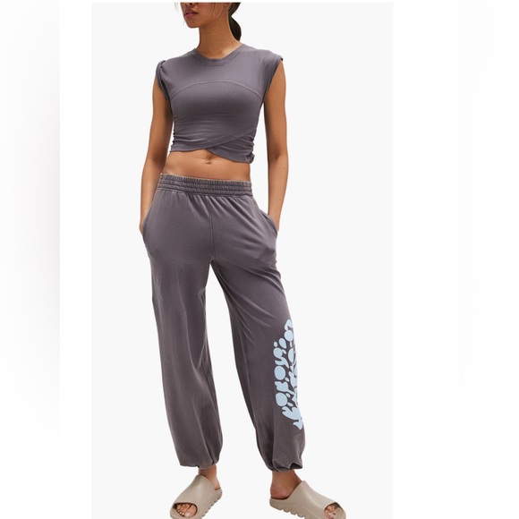 NWT Free People x FP Movement Hot Shot Logo Crossover Set in Dark Shadow - Picture 3 of 16